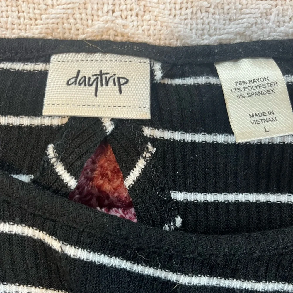 Daytrip Black and White Striped Long Sleeve Top - Picture 5 of 5